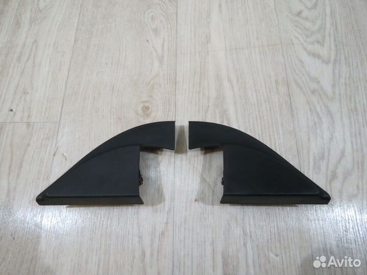 Уголок передней двери Kia Rio 3