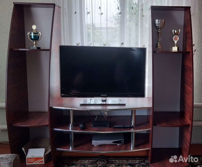 Продам тумбу под телевизор
