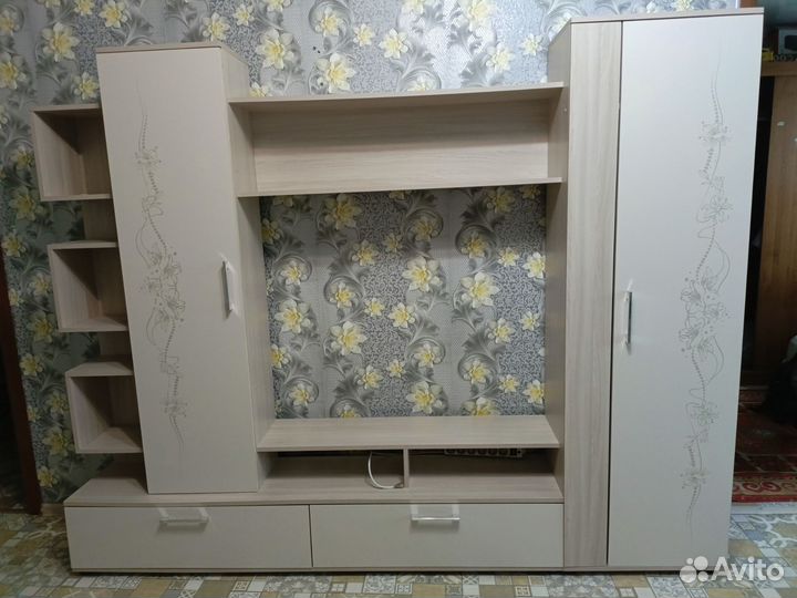 Стенка в гостиную