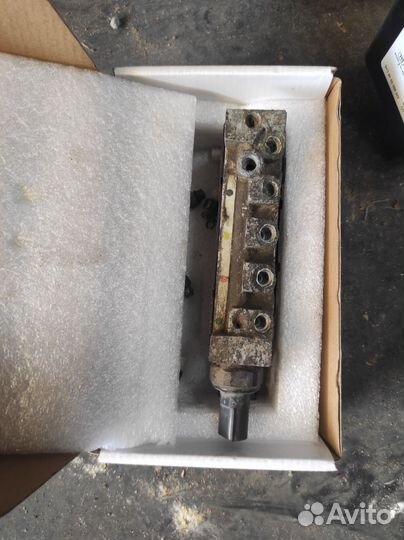 Блок клапанов пневмоподвески w220