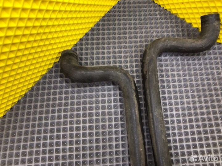 Патрубок системы охлаждения Mercedes-Benz S124