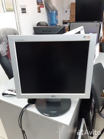 ЖК монитор LG Flatron L1730S под видеонаблюдение