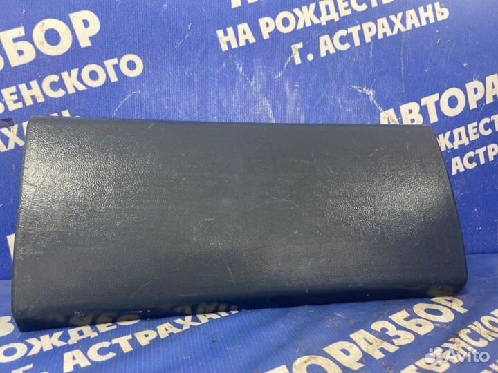 Крышка бардачка. Isuzu Elf грузовой 4BE1 1996