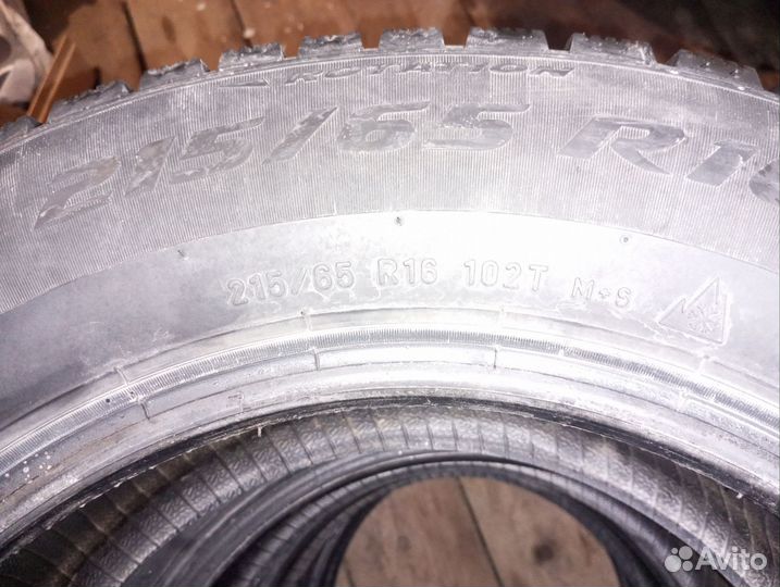 Pirelli Ice Zero 215/65 R16