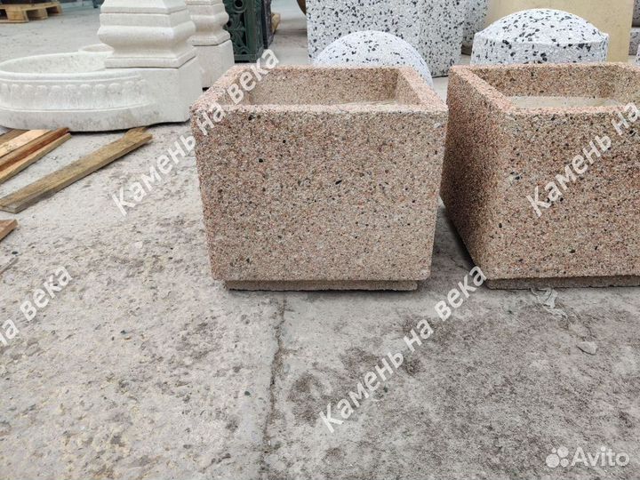 Вазон уличный бетонный