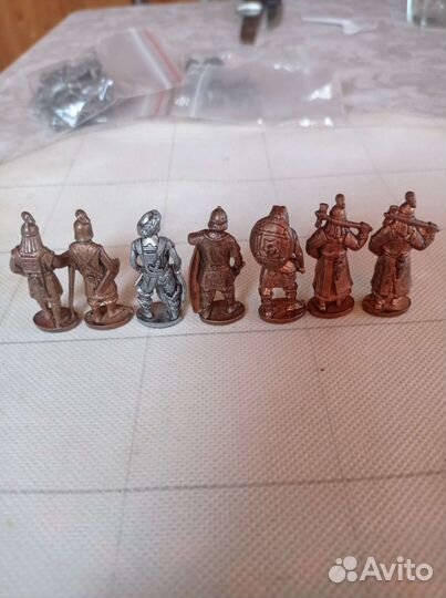 Киндер сюрприз солдатики