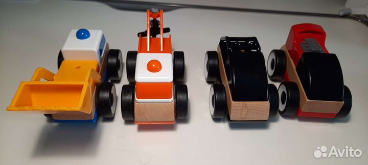 IKEA гараж лиллабу+4 машинки