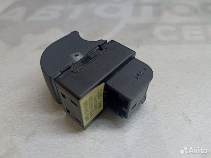 Кнопка стеклоподъемника Audi A8 D3 BVJ