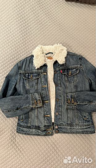 Джинсовая куртка с мехом levis женская