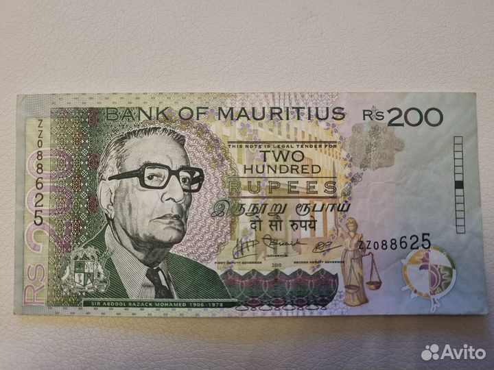 Банкнота Маврикий 200 рупий 2010 пресс-UNC