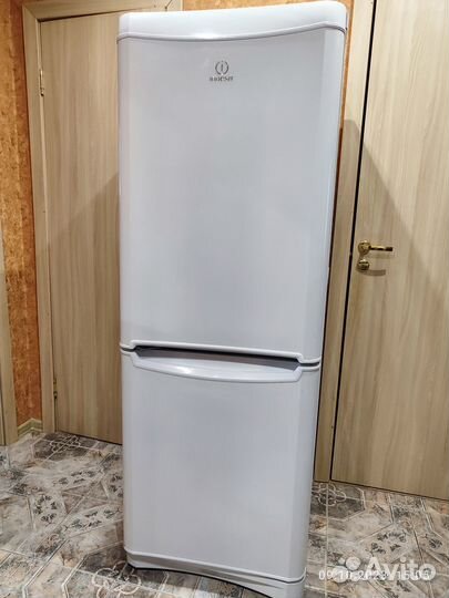 Холодильник Indesit