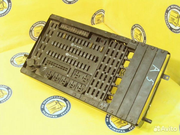 Блок предохранителей и реле 0015430615 mercedes-be