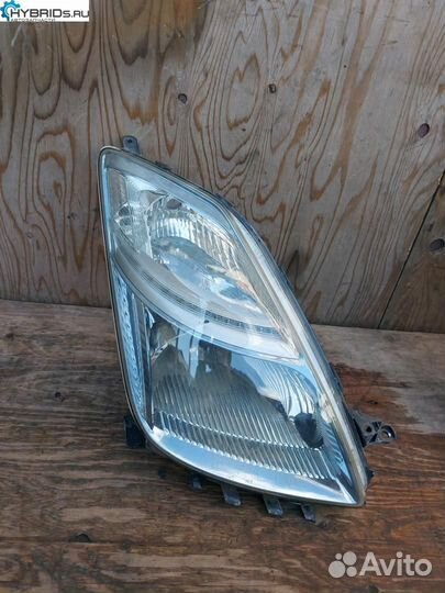 Фара правая Toyota Prius 2 NHW20 (2003 - 2011)