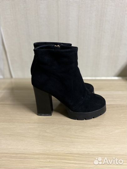 Ботинки демисезонные на каблуке
