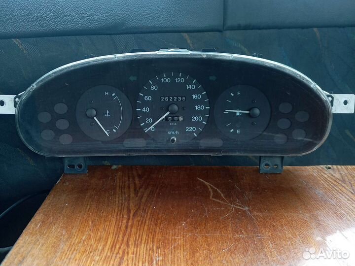 Панель щиток приборов Mazda 323 BA