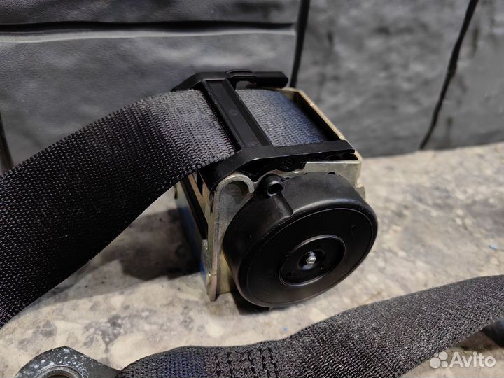 Ремень безопасности задний W211