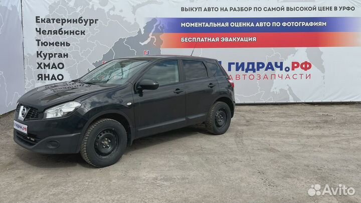 Ремень безопасности задний левый Nissan Qashqai (J