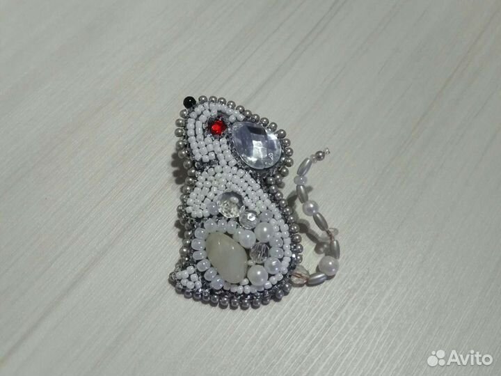 Брошь из бисера