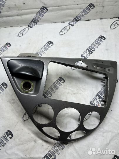 Рамка магнитолы Ford Focus 1