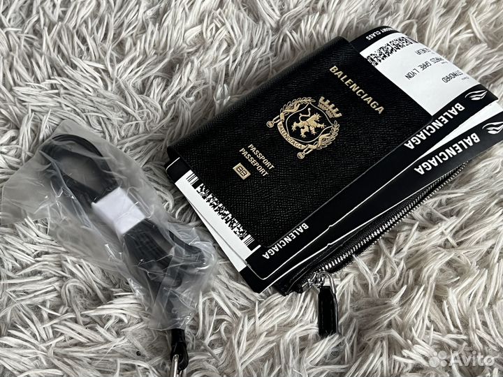 Balenciaga Passport кошелёк