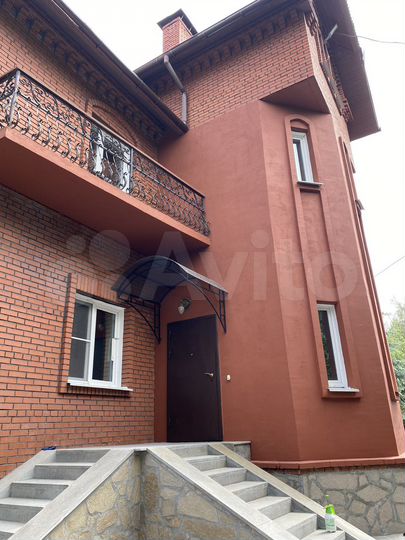 Коттедж 504 м² на участке 25 сот.