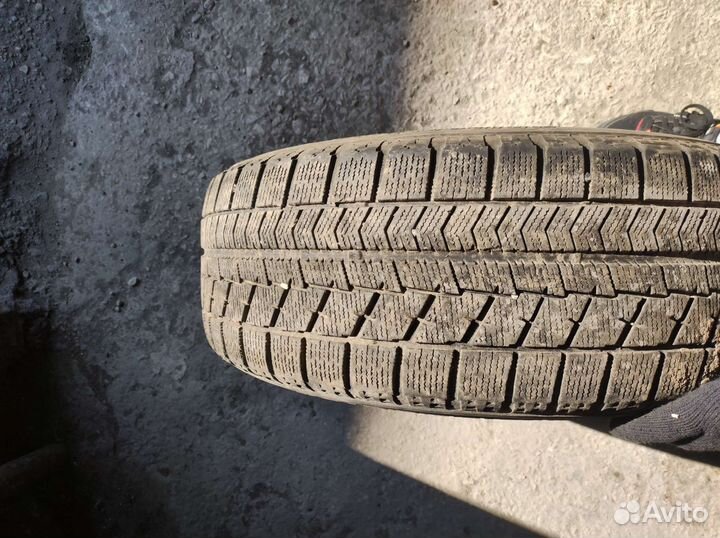 R16 Bridgestone Blizzak VRX 225/60, PCD 5x120 DIA 72.5