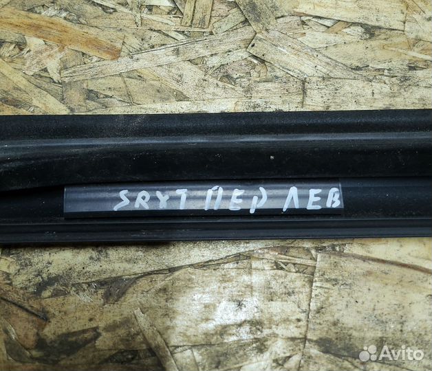 Молдинг стекла двери передней левой Cadilac SRX 1