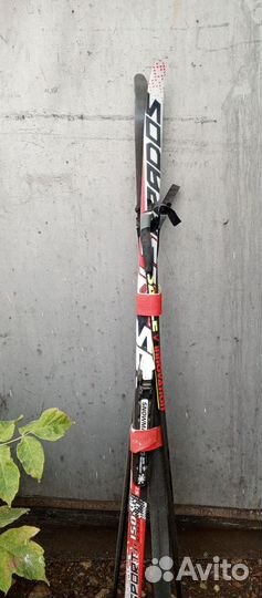 Лыжные ботинки и лыжи