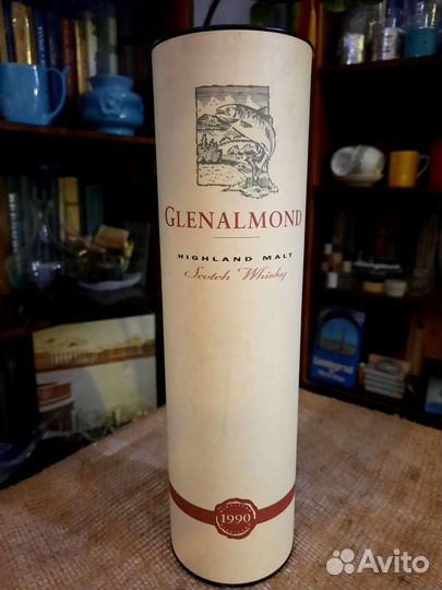 Тубы и коробки от виски и др.напитков