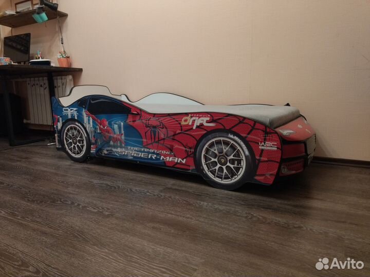 Детская кровать машинка с матрасом бу