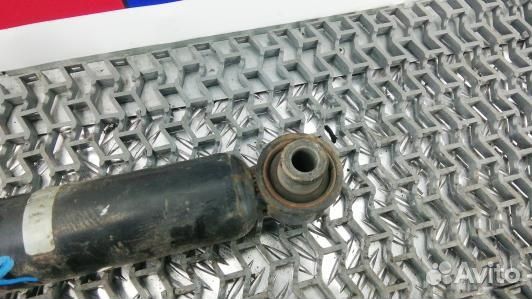 Амортизатор задней балки toyota auris E150 (99Y10L