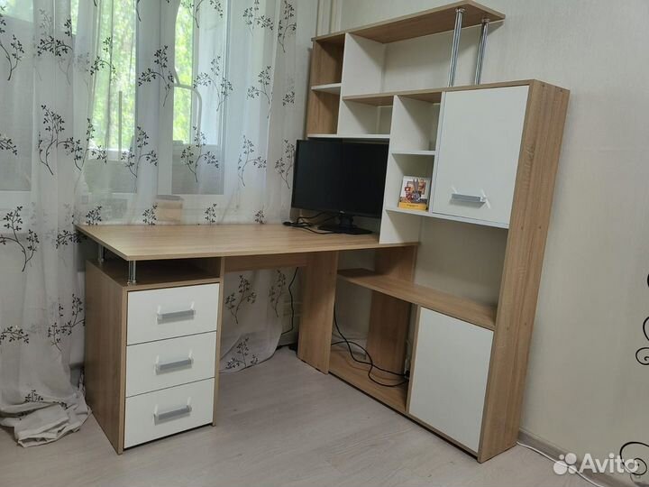 Компьютерный стол / Стол угловой