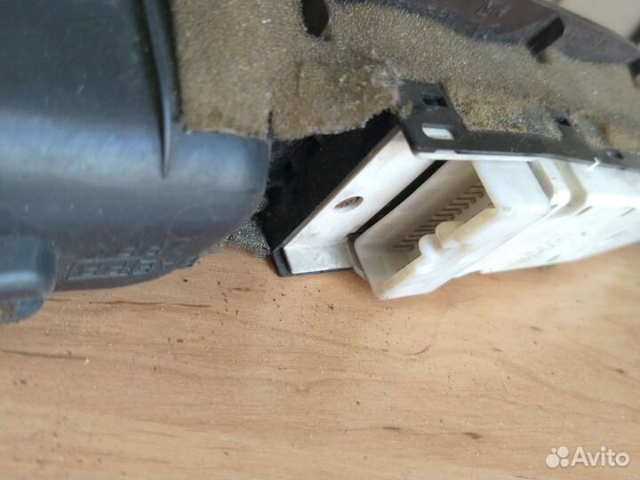 Блок управления стеклоподъемниками передний правый