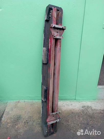 Усилитель заднего бампера Ford Focus 1