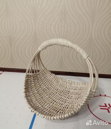 Фруктовница плетеная в виде корзинки