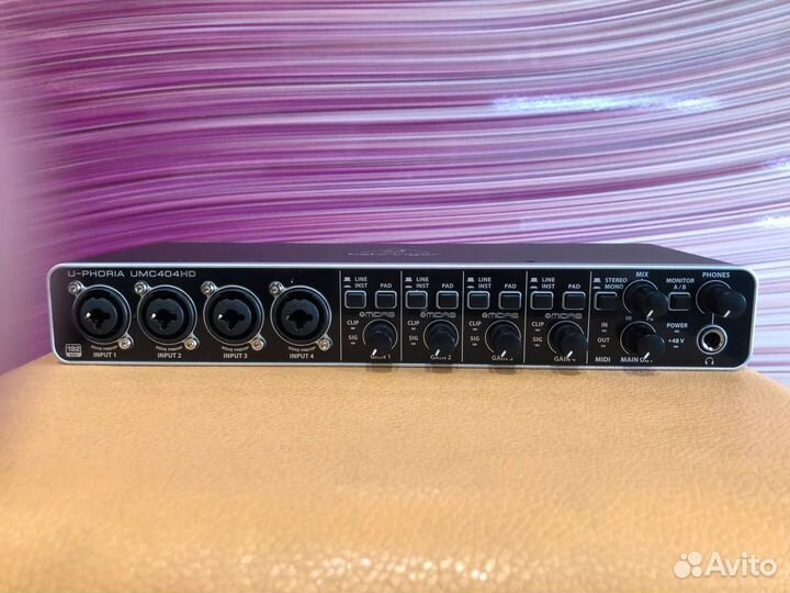 Звуковая карта Behringer UMC404HD