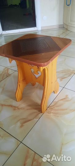 Стол и табуретки