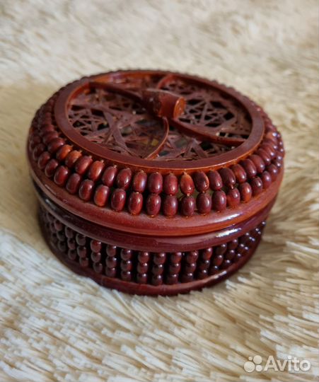 Шкатулка круглая пластик