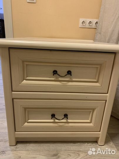 Тумба прикроватная