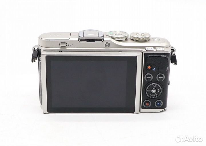 Olympus Pen E-PL9 kit (пробег 3770 кадров)