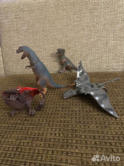 Динозавры игрушки