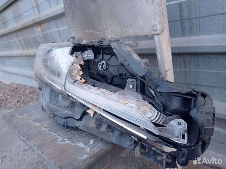 Продам фару на камри 2018