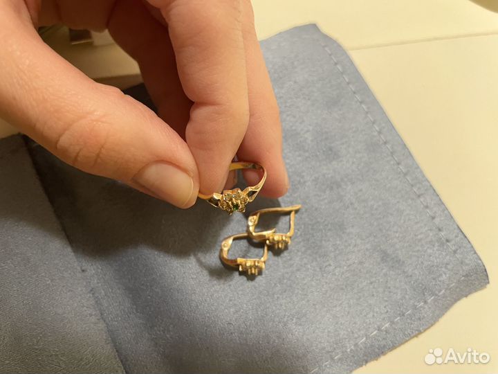 Золотые серьги и кольцо, 585, с изумрудом