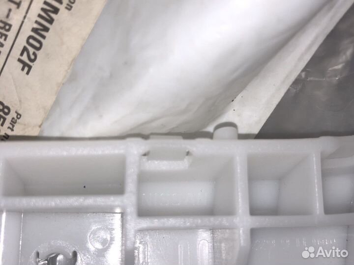 Направляющая заднего бампера на Nissan Note