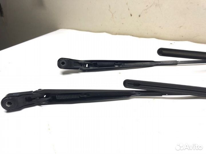 Поводок стеклоочистителя Vaz Largus K7M K4M