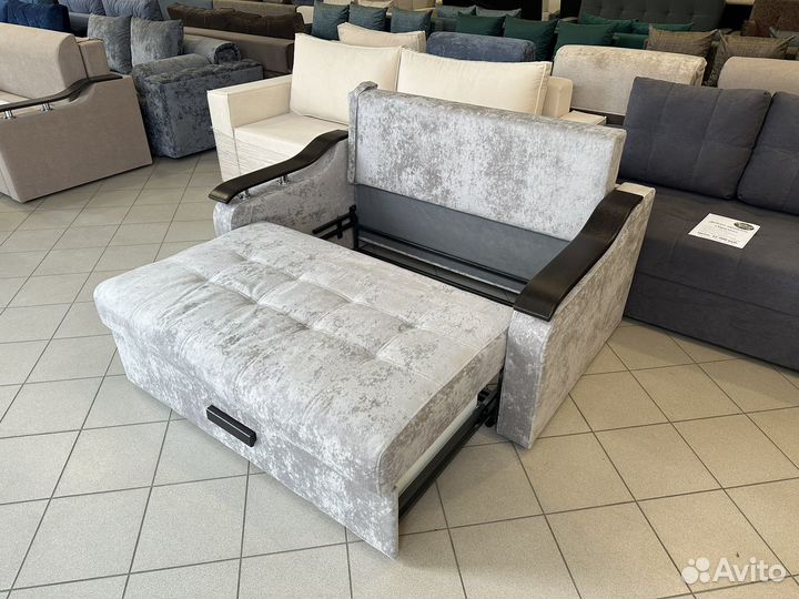 Диван кровать на металлическом карксе