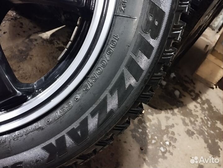 Bridgestone Blizzak Spike-01 195/60 R15 88T