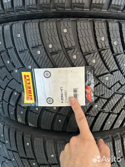 Pirelli Ice Zero 275/40 R21 и 315/35 R21