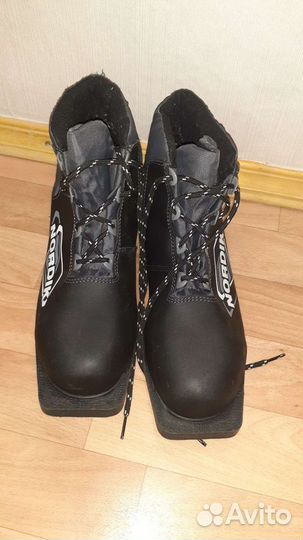 Лыжные ботинки