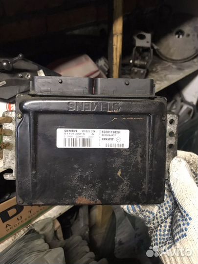 Renault Symbol блок управления двигателем